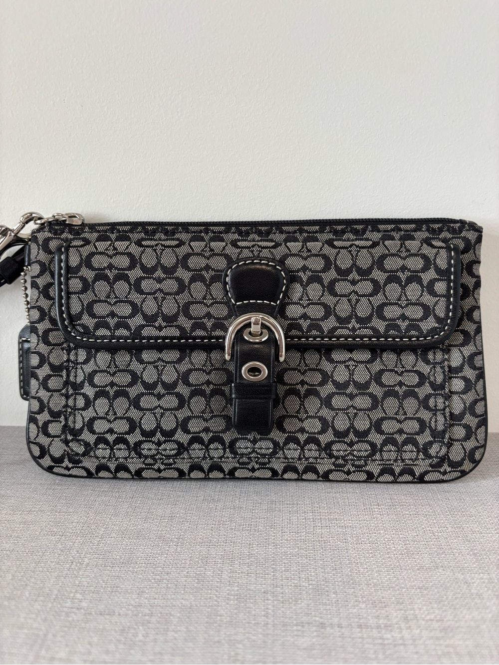 Coach Vintage Y2K Soho Black Signature Canvas Buckle Wristlet Clutch 8”x 4.5”
